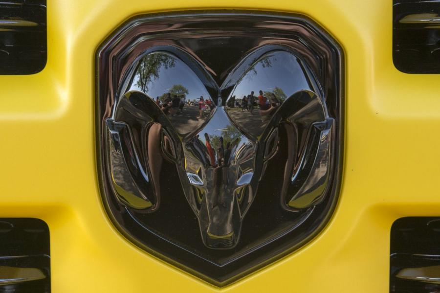  Dodge Ram 1500 Rumble Bee Concept 2013 года  (фото 11 из 19)